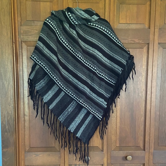 Women's Cold Weather Button Up Knit Poncho with Fringe - Picture 8 of 8